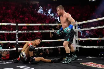 “Canelo” Álvarez le ganó Jaime Munguía y retuvo sus títulos unificados supermediano
