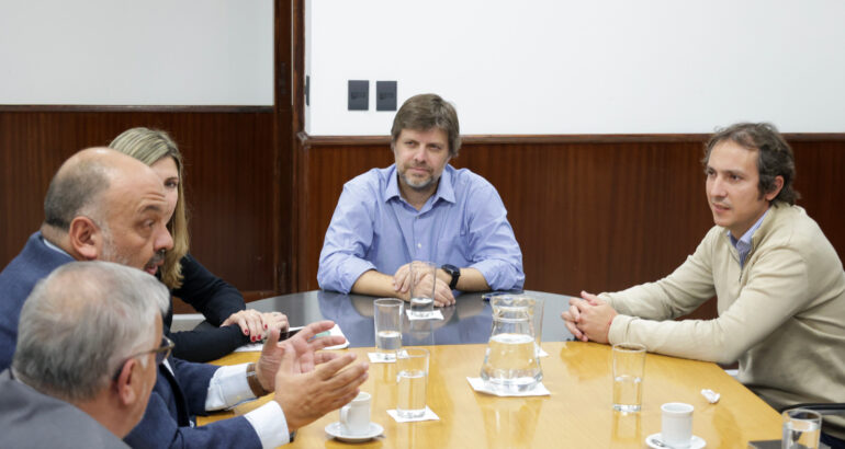 Viviendas para Adolfo Alsina: El Intendente realizó gestiones para reactivar los programas en ejecución