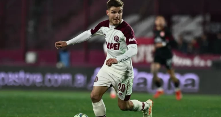 Bruno Cabrera, el pibe carhuense que la «rompe» en Lanús y comparan con el “Laucha” Acosta Bruno Cabrera, el pibe carhuense que la «rompe» en Lanús y comparan con el “Laucha” Acosta