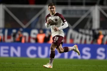 “Al fin llegó”: La alegría del carhuense Bruno Cabrera tras su debút en la Primera de Lanús