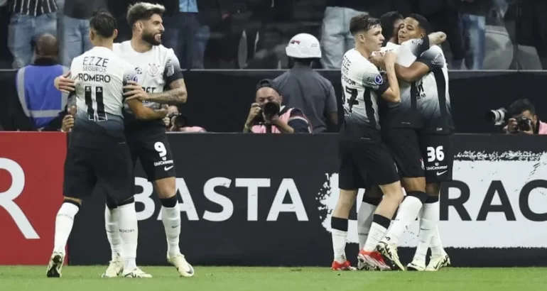 Eliminados de la Sudamericana: Argentinos perdió por goleada en Brasil y Defensa empató ante Independiente Medellín Eliminados de la Sudamericana: Argentinos perdió por goleada en Brasil y Defensa empató ante Independiente Medellín