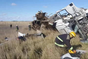 Choque y vuelco en Ruta 51: Un camionero terminó herido