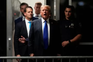 En un histórico fallo, la justicia de EEUU declaró a Donald Trump culpable en 34 cargos