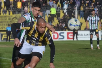 Olimpo dueño del clásico de Bahía: le ganó a Villa Mitre 2 a 0 en el Carminatti