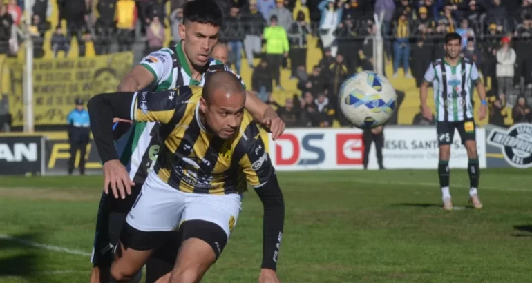 Olimpo dueño del clásico de Bahía: le ganó a Villa Mitre 2 a 0 en el Carminatti Olimpo dueño del clásico de Bahía: le ganó a Villa Mitre 2 a 0 en el Carminatti