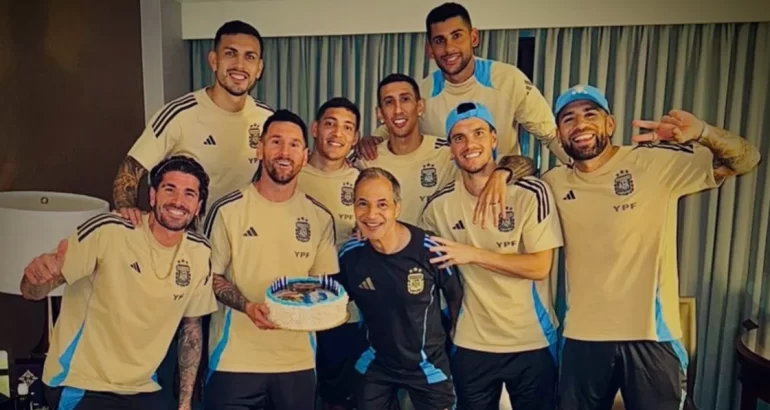 Messi festejó otro cumpleaños con sus compañeros de Selección Messi festejó otro cumpleaños con sus compañeros de Selección