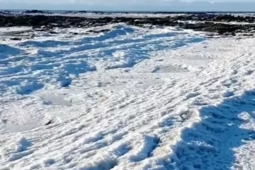 Frío extremo en la Patagonia: se congelaron las olas del mar en Tierra del Fuego Frío extremo en la Patagonia: se congelaron las olas del mar en Tierra del Fuego