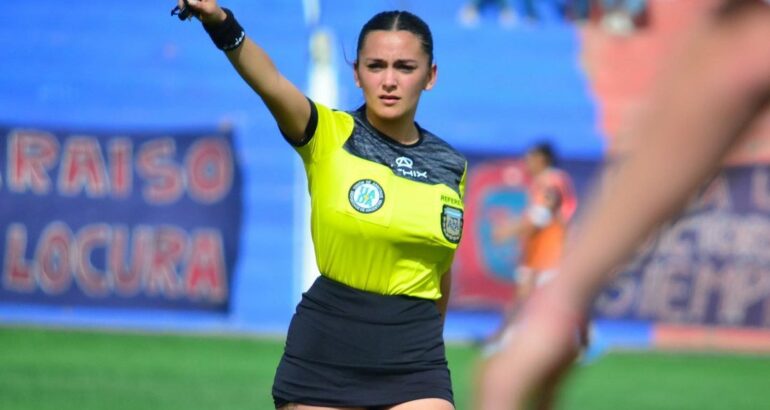 Por primera vez una mujer dirigirá un partido de Primera masculino en la LRF Por primera vez una mujer dirigirá un partido de Primera masculino en la LRF