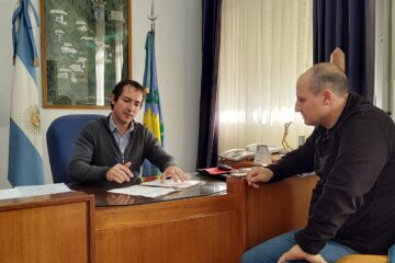 Firmaron el Convenio de «Restitución del terraplén de defensa de Carhué» Firmaron el Convenio de «Restitución del terraplén de defensa de Carhué»