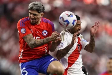 Perú recibe a Chile en el clásico del Pacífico