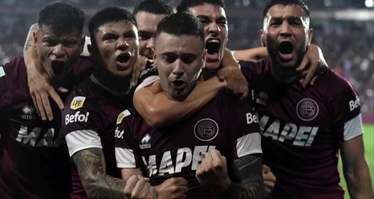 Lanús cortó la racha de Racing y se mete en la pelea Lanús cortó la racha de Racing y se mete en la pelea