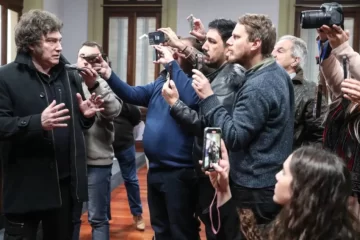 “Basuras”, “empobrecedores” y “operadores”: Milei volvió a arremeter contra el periodismo