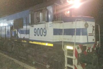 Conducía alcoholizado un tren y embistió a un hombre que dormía en las vías