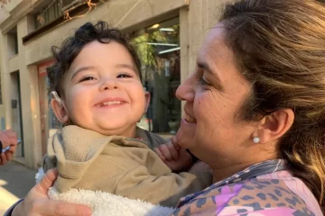 Galo, el chiquito pringlense que pudo escuchar por primera vez