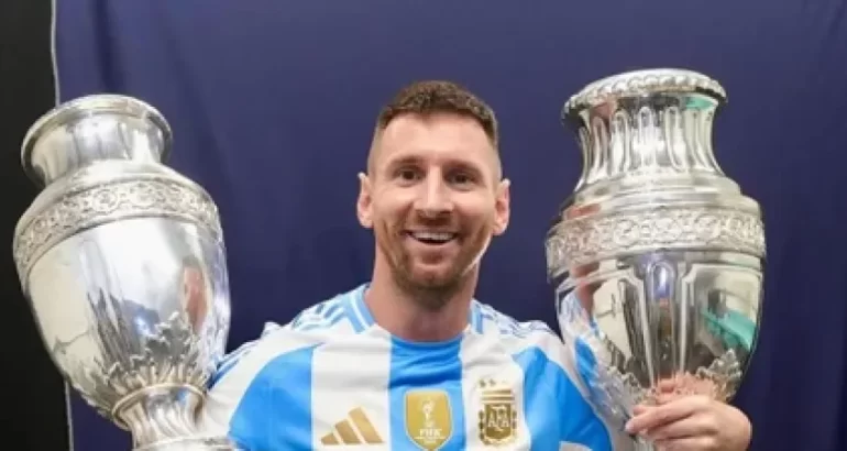 Messi llegó a su título número 44 y es el futbolista más ganador de la historia Messi llegó a su título número 44 y es el futbolista más ganador de la historia