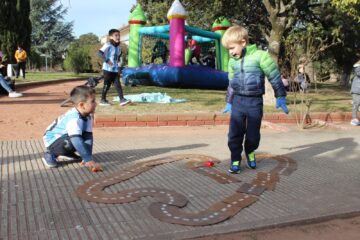 Diversión en la Plaza Roca de Villa Maza en vacaciones de invierno