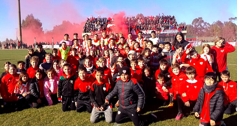El Santo tiño de rojo y blanco el Apertura El Santo tiño de rojo y blanco el Apertura