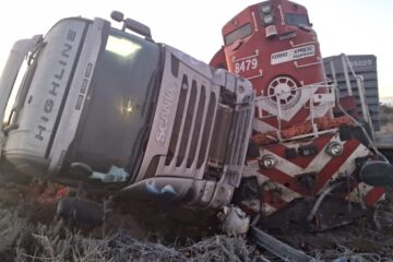 Un tren embistió el acoplado de un camión en Médanos