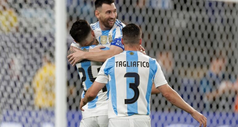 Argentina derrotó a Canadá y va por el bicampeonato Argentina derrotó a Canadá y va por el bicampeonato