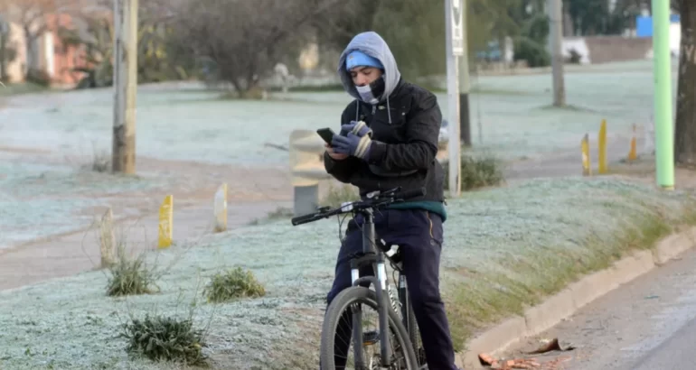 Sigue el frío extremo: nuevo alerta amarilla por bajas temperaturas para este martes en Adolfo Alsina Sigue el frío extremo: nuevo alerta amarilla por bajas temperaturas para este martes en Adolfo Alsina