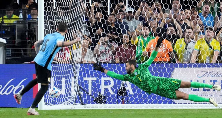 Uruguay eliminó a Brasil por penales y es semifinalista de la Copa América Uruguay eliminó a Brasil por penales y es semifinalista de la Copa América