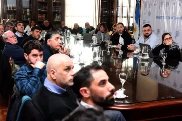 Provincia retoma negociaciones por un nuevo aumento salarial para docentes y estatales