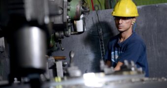 La industria perdió más de 66.000 empleos en dos años y sólo tres provincias crearon puestos de trabajo La industria perdió más de 66.000 empleos en dos años y sólo tres provincias crearon puestos de trabajo