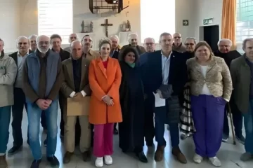 Genocídas, Diputados Libertarios y una Cruz de fondo: La foto de la polémica