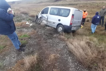Dos hospitalizados con heridas leves por un choque entre camionetas en ruta 33