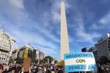 Miles de venezolanos se reunieron en el Obelisco para expresarse contra Maduro