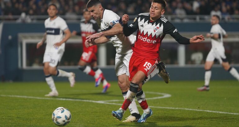 River empató con Gimnasia en el Bosque por la Liga Profesional River empató con Gimnasia en el Bosque por la Liga Profesional
