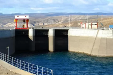 Por decreto, el Gobierno avanza con las privatizaciones de cuatro centrales hidroeléctricas