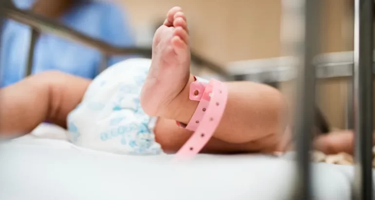 Historia de amor y dolor en San Juan: otorgaron una adopción en tiempo récord para que un bebé no muriera sin nombre ni familia Historia de amor y dolor en San Juan: otorgaron una adopción en tiempo récord para que un bebé no muriera sin nombre ni familia