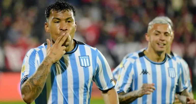 Racing goleó a Paranaense y se metió en semifinales de la Sudamericana Racing goleó a Paranaense y se metió en semifinales de la Sudamericana