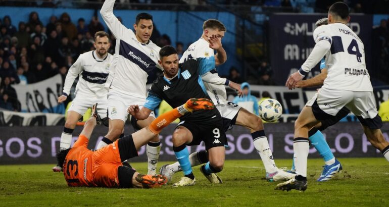 Racing cayó ante Gimnasia y dejó pasar la oportunidad de ser el puntero Racing cayó ante Gimnasia y dejó pasar la oportunidad de ser el puntero