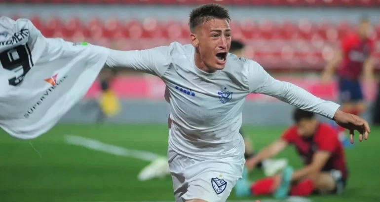 Vélez eliminó a San Lorenzo y se metió en cuartos de la Copa Argentina Vélez eliminó a San Lorenzo y se metió en cuartos de la Copa Argentina