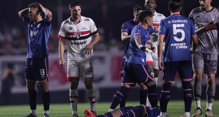 Murió Juan Izquierdo, el futbolista uruguayo que se desplomó en un partido por la Libertadores Murió Juan Izquierdo, el futbolista uruguayo que se desplomó en un partido por la Libertadores