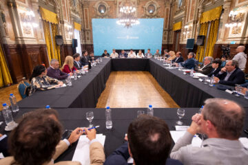 Kicillof se reunió con el Foro de Intendentes Radicales