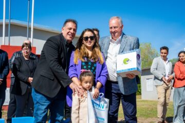 El Gobierno pampeano entregó viviendas en Rolón y confirmó la construcción de otras casas