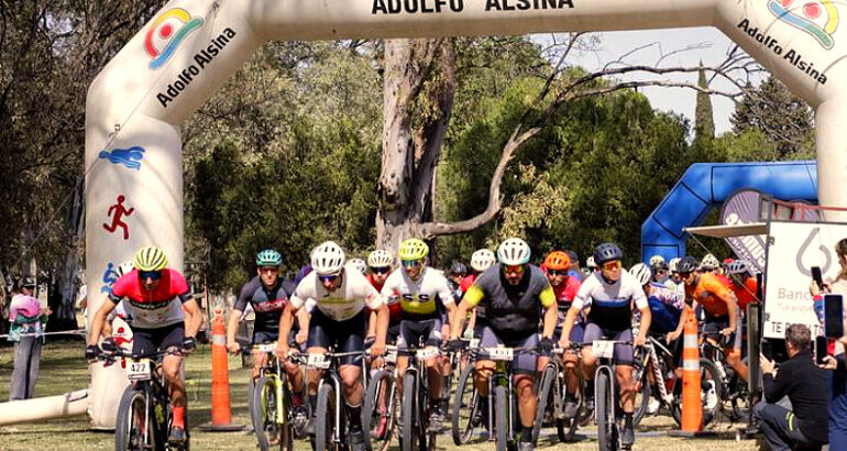 Más de 150 ciclistas participaron en el Rural Bike de Carhué Más de 150 ciclistas participaron en el Rural Bike de Carhué