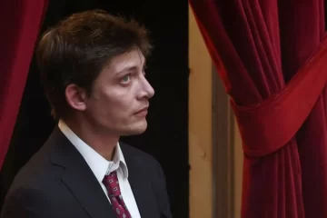 El Gobierno profundiza las críticas a Santiago Caputo para correr a Milei de la escena