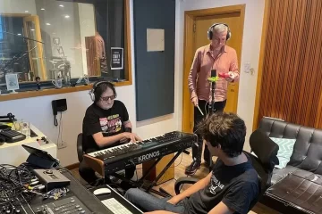 En el Día del Maestro, Charly lanza «La lógica del escorpión»