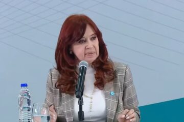Cristina apuntó a Milei por el caso Kueider: “¿Lo van a dejar seguir siendo senador porque tienen miedo que hable?”