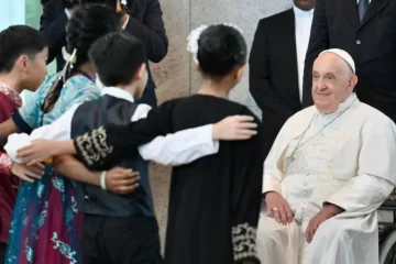 El mensaje de Francisco a los jóvenes: «Hagan ruido y respeten a los ancianos»