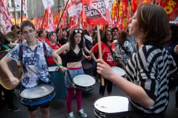 Marcha contra el veto a la movilidad jubilatoria desde Congreso a Plaza de Mayo
