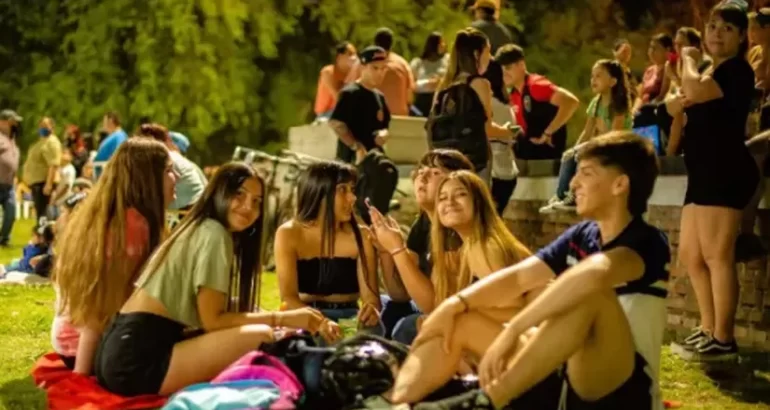 Rivera recibe la primavera con música y feria de Emprendedores y Artesanos en Plaza San Martín Rivera recibe la primavera con música y feria de Emprendedores y Artesanos en Plaza San Martín