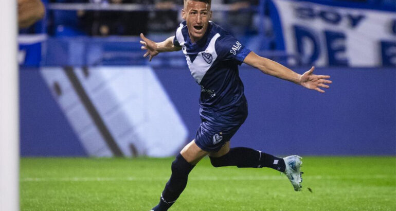Vélez derrotó a Estudiantes y lidera en soledad Vélez derrotó a Estudiantes y lidera en soledad