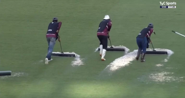 Por la lluvia, se demoró el comienzo del partido entre Venezuela y Argentina Por la lluvia, se demoró el comienzo del partido entre Venezuela y Argentina