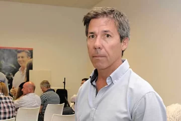 La Pampa: El Diputado Ardoahin escapó del aeropuerto escondido en un patrullero para evadir a estudiantes Universitarios La Pampa: El Diputado Ardoahin escapó del aeropuerto escondido en un patrullero para evadir a estudiantes Universitarios