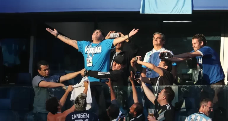 Diego Maradona cumpliría 64 años, el crack del fútbol mundial que revolucionó el deporte argentino